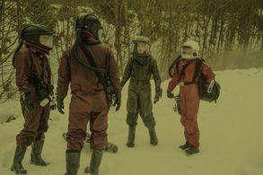 Eliza Taylor, Richard Harmon, Bob Morley, and Lindsey Morgan in The 100 (2014)