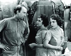 Roscoe Ates, Daisy Hilton, and Violet Hilton in Freaks (1932)