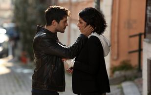 Melisa Pamuk and Alperen Duymaz in Crash: 18.Bölüm (2019)