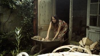 Valérie Leroy in Un pied en Normandie (2014)