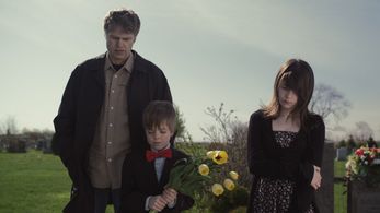 Réal Bossé, Léa Roy, and Josquin Beauchemin in The Washing Machine (2012)