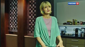 Yuliya Menshova in Mezhdu nami, devochkami. Prodolzheniye: Episode #1.14 (2019)