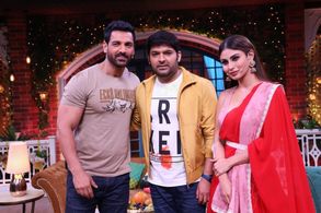 John Abraham, Mouni Roy, and Kapil Sharma in The Kapil Sharma Show: John Abraham Crushes Kapil (2019)