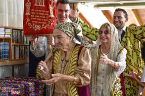 Rivka Michaeli, Ronen Davidov, Hay Davidov, and Heftzigul Shmuelov-Osherov in Where Do You Live? (2015)