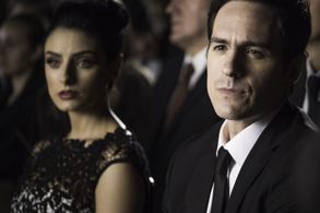 Mauricio Ochmann and Aislinn Derbez in A la mala (2015)