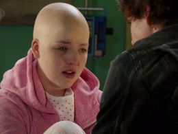 Munro Chambers and Aislinn Paul in Degrassi: The Next Generation (2001)