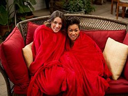 Ashlynn Yennie and Raylin Joy in Submission (2016)