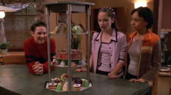 Raquel Beaudene and Ryan Merriman in Smart House (1999)