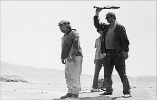 Levan Gabriadze, Evgeniy Leonov, and Yuriy Yakovlev in Kin-dza-dza! (1986)