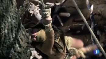 Elisa Mouliaá in Águila Roja (2009)