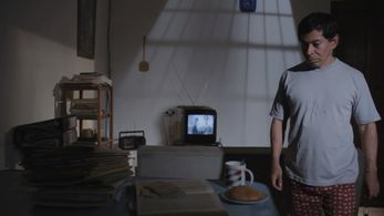 Oswaldo Salas (police detective Waldo Mamani) in a scene of the peruvian feature film 