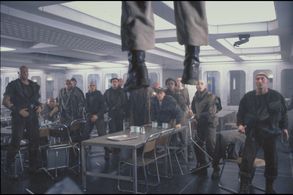 Sigourney Weaver, Pete Postlethwaite, Charles S. Dutton, Paul McGann, Ralph Brown, Phil Davis, Peter Guinness, Clive Man