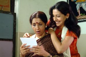 Neena Kulkarni and Madhura Velankar in Sarivar Sari (2005)