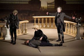 Gosha Kutsenko, Konstantin Yushkevich, Viktor Shamirov, and Kseniya Radchenko in The Practice of Beauty (2011)