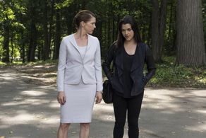 Rya Kihlstedt and Eve Harlow in Heroes Reborn (2015)