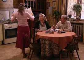 Irina Muravyova, Mikhail Zhigalov, and Nelli Uvarova in Ne rodis krasivoy (2005)