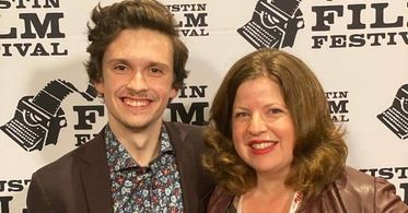 Liam Booth, agent Laura Maxwell-Scott - Austin priemere 