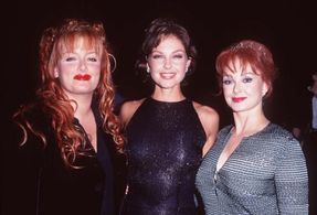 Ashley Judd, Naomi Judd, Wynonna Judd, and The Judds at an event for Kiss the Girls (1997)