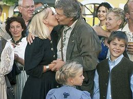 Nora von Collande, Christian Wolff, Sascha Hornig, and Dennis Hornig in Forsthaus Falkenau (1989)