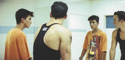 Israel Rodríguez and Pablo Puyol in Doors Cut Down (2000)