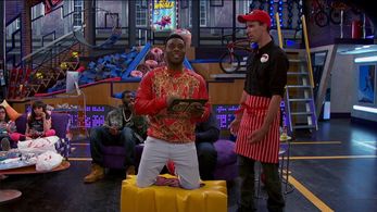 Briggon Snow and Kel Mitchell on 'Game Shakers'.