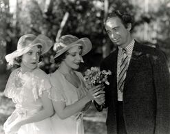 Roscoe Ates, Daisy Hilton, and Violet Hilton in Freaks (1932)