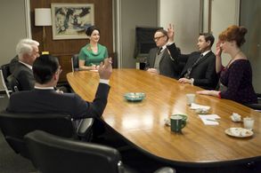 Jon Hamm, Jared Harris, Christina Hendricks, Vincent Kartheiser, Robert Morse, John Slattery, and Sadie Alexandru in Mad