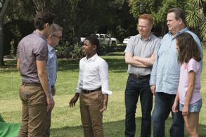 Nathan Lane, Jesse Tyler Ferguson, Eric Stonestreet, Christian Barillas, Aubrey Anderson-Emmons, and Cedric Joe in Moder