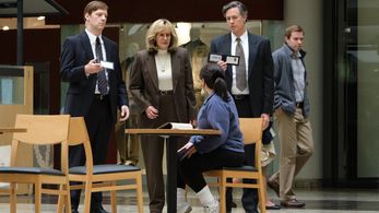 Sarah Paulson, Brian Maillard, Craig Welzbacher, and Beanie Feldstein in American Crime Story: Man Handled (2021)