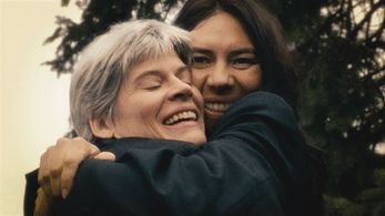 Brooke Johnson and Gail Maurice in Finn's Girl (2007)