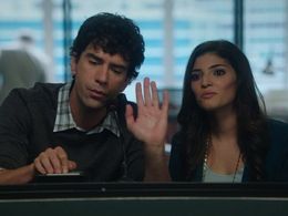 Hamish Linklater and Amanda Setton in The Crazy Ones (2013)