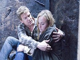 Abi Tucker and Matt Passmore in McLeod's Daughters (2001)