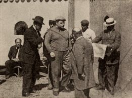 Roscoe 'Fatty' Arbuckle and Nick Cogley in A Robust Patient (1911)