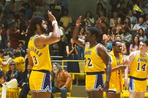 Solomon Hughes and Quincy Isaiah in Winning Time: The Rise of the Lakers Dynasty (2022)