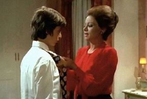 Faten Hamamah and Hesham Selim in Emberatoriet meem (1972)