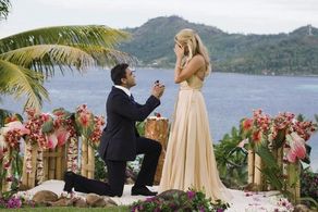 Ali Fedotowsky and Roberto Martinez in The Bachelorette (2003)