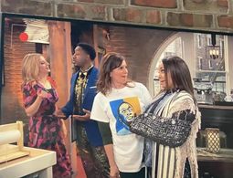 RAVEN'S HOME Raven-Symone Jaleel White, Annaliese van der Pol