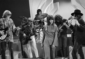 Marty Balin, Jack Casady, Spencer Dryden, Paul Kantner, Jorma Kaukonen, Grace Slick, and Jefferson Airplane in The Smoth