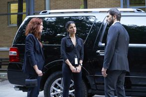 Luke Roberts, Nazneen Contractor, and Sarah Greene in Ransom (2017)