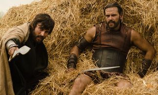 Roberto Enríquez and Javier Rey in Hispania, la leyenda (2010)
