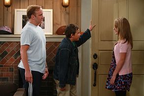 Jay Mohr, Ryan Malgarini, and Ashley Farley in Gary Unmarried (2008)