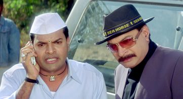 Bharat Jadhav and Kuldeep Pawar in Mumbaicha Dabewala (2007)