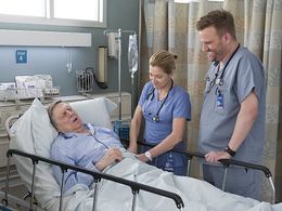 Edie Falco, John Cullum, and Stephen Wallem in Nurse Jackie (2009)