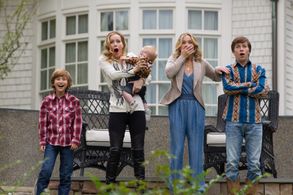 Christina Applegate, Leslie Mann, Skyler Gisondo, and Steele Stebbins in Vacation (2015)
