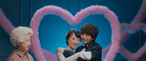 Shuzhen Zhao, Han Chen, and Aoi Mizuhara in The Farewell (2019)