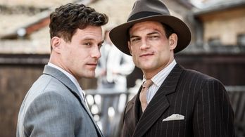 Torben Liebrecht and Ken Duken in Duell der Brüder - Die Geschichte von Adidas und Puma (2016)