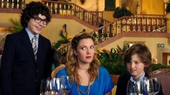 Drew Barrymore, Kyle Red Silverstein, and Braxton Beckham in Blended (2014)
