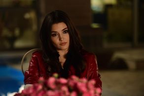 Hande Erçel in Halka (2019)