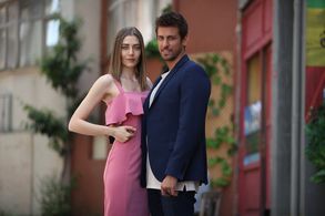 Öznur Serçeler and Birand Tunca in Erkenci Kus: Episode #1.43 (2019)
