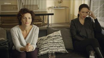 Zuzana Stivínová and Petra Jungmannová in Kapitán Exner (2017)